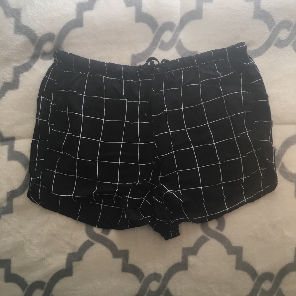 BRANDY MELVILLE grid shorts